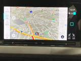 タッチスクリーンを採用。従来のナビゲーションシステムの域を超える、車両を総合的に管理するインフォテイメントシステムです。