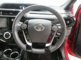 ステアリングから手を離さず、運転に集中したままオーディオ等の操作ができます。