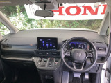 ご覧のように、視界が広く運転しやすいように設計されています。また、プラズマクラスター技術搭載デュアルフルオートエアコンで快適です。