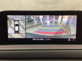 狭い場所での駐車やすれ違いなどでより的確な運転操作に役立つ360&deg;ビューモニターが装備されています。