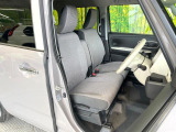 運転席シート廻りは使用感も少なく、良好な状態となっています。前オーナー様が丁寧に使っていたことがよくわかりますね。