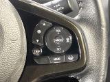 【ホンダセンシング】走行中に前方の車両等を認識し、衝突しそうな時は警報とブレーキで衝突回避と被害軽減をアシスト。より安全にドライブをお楽しみいただけます。