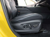 パワーシート搭載。微妙な調整が手軽にでき、ピッタリなポジションで運転することが可能です。
