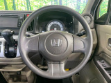 インテリアに合わせたデザインのステアリングは、運転される方のことも考え、運転しやすい形状、大きさです。是非一度、実際に触ってお確かめください。