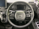 【純正革巻きステアリング】上質な革を使用することで、手にしっかり馴染みとても運転しやすいハンドルです♪