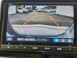 駐車時の安全確認をサポートするバックカメラも使用できます。