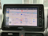 日産オリジナルナビゲーション。大型モニターを採用。画面が大きいので、タッチ操作もスムースで快適です。