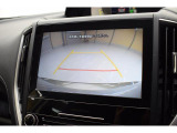リヤカメラ付きなので、シフトレバーをリバースにすると連動してカメラ映像に切り替わります。