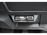 ハンドル下にビルトインETC。車種専用ケースにて装着されており運転の邪魔にもならず高速の乗り降りも楽になります。