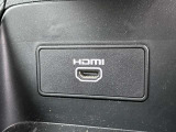 カーナビに連動したHDMIソケットも装備されております。