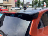 リアゲートにはスポイラーを装備