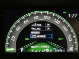【RSA】前方カメラまたはナビゲーションシステム (情報を取得した場合)を使って特定の道路標識や信号などを認識し、ディスプレイ表示やブザーで運転者にお知らせ。