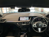 BMWの操作パネルは使いやすさを追求し日常生活で必要なボタン&スイッチを使えるようにした構造となっております。購入時から沢山触って体感してください。