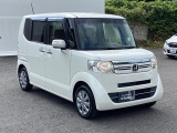 狭い駐車場でも、スライドドアならチャイルドシートへのお子さまの乗降や荷物の積載もスムーズ。