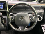 【純正革巻きステアリング】上質な革を使用することで、手にしっかり馴染みとても運転しやすいハンドルです♪
