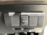 コーナーセンサーを車の前後に装備。障害物までの距離に応じて警告音を変えてお知らせ。縦列駐車時や駐車場・車庫などでの取り回しをサポートします。詳細は販売店スタッフまでおたずねください。