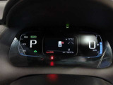 シンプルで見やすい表示レイアウトは、初めての方でも扱いやすく、日常の運転を快適にサポートします