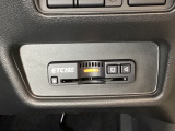 ハンドルの右下にETC2.0がついています。高速道路の料金所の通過も楽々です!。 カードの取り出しもしやすい場所についています。