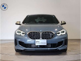 【キドニーグリル】BMWは約90年もの間、ほぼ全ての車両にひと目でBMWだと分かるこの特徴的なフロントグリルが備えられ、デザイン・アイコンとして親しまれてきました。