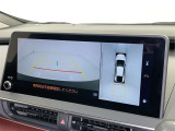 バックモニター付なので後退時に後方が見えるので安心。 車は構造上、死角がたくさんなので万が一を考えると必須ですね。 あくまで補助の為の装備、バックは目視で確認する事が重要ですよ。