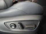 パワーシート搭載。微妙な調整が手軽にでき、ピッタリのポジションで運転することが可能です。