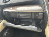 【グローブボックス】大容量のグローブボックスです!!車検証ケース他、日頃使う小物類の収納スペースもたくさんあります!