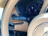 レバーをAUTOの位置にしているとき、レインセンサーが雨を感知すると、雨量に応じてワイパーが自動で作動してくれるオートワイパーを装備!設定変更で非作動にすると、間欠作動に固定されます。