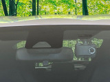 【トヨタセーフティセンス】走行中に前方の車両等を認識し、衝突しそうな時は警報とブレーキで衝突回避と被害軽減をアシスト。より安全にドライブをお楽しみいただけます。