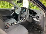人間工学に基づいて設計されたシートは車のもっているドライビングフィールを存分にドライバーに伝えてくれるクオリティの高い仕上がりとなっています。