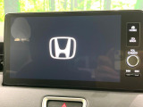 【メーカー純正9型ナビ】インテリアに溶け込むスタイリッシュな「専用設計」メーカーナビを装備♪視認性や操作性など基本性能にも優れ、より上質なカーライフをお楽しみいただけます。