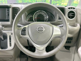 インテリアに合わせたデザインのステアリングは、運転される方のことも考え、運転しやすい形状、大きさです。是非一度、実際に触ってお確かめください。