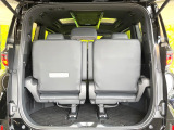 普段のお買い物や通勤、送迎等に十分な荷室スペースを確保しております。セカンドシートを倒すと、大きな荷物の積載も可能です♪