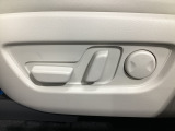 こちらのグレードは助手席にもパワーシートを装備しております!運転席同様お好みで調整が可能です!