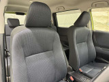 高いホールド性で運転姿勢が安定します。長距離ドライブでも疲れにくいのが魅力です。