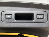 【パワーバックドア】スマートキーや運転席のボタンを押すだけでリアゲートが自動で開閉します!荷物を持っている時や、高い位置にあるバックドアを閉める際に便利な機能です♪