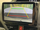 【バックカメラ】駐車時に後方がリアルタイム映像で確認できます。大型商業施設や立体駐車場での駐車時や、夜間のバック時に大活躍!運転スキルに関わらず、今や必須となった装備のひとつです!