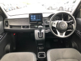 【インパネ全体】手が届きやすく、どなたでも運転しやすいです。シンプルで使いやすい設計になっています!