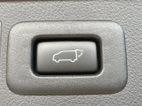 【パワーバックドア】スマートキーや運転席のボタンを押すだけでリアゲートが自動で開閉します!荷物を持っている時や、高い位置にあるバックドアを閉める際に便利な機能です♪