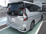 車検整備をさせていただきます。ディーラー工場でしっかり点検をさせていただきますので、ご安心下さい。