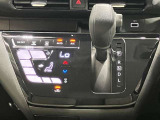 自然に手が届き操作性の良いシフトレバー!