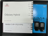 スマートキーは鍵をバッグに入れたままでもドアロックの開閉やエンジンのON・OFFができます。夜間や雨の日も鍵を探さなくて良いので便利です。