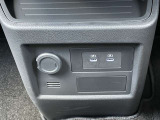 シガーソケットに加えUSBソケット2口を装備☆気の利いた装備ですね♪