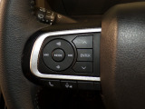 【ステアリングリモコン】ステアリングにオーディオ調節可能なスイッチが装備されていますので運転中でも視線をそらさずにオーディオの調節が可能です!