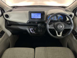 室内が明るく、運転がしやすいナチュラルベージュ内装となっております。