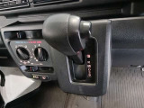 インパネシフトは視線移動が少なく、運転しながらでも直感的に操作できる実用性の高い設計です