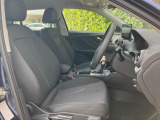 人間工学に基づいて設計されたシートは車のもっているドライビングフィールを存分にドライバーに伝えてくれるクオリティの高い仕上がりとなっています。