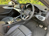 人間工学に基づいて設計されたシートは車のもっているドライビングフィールを存分にドライバーに伝えてくれるクオリティの高い仕上がりとなっています。
