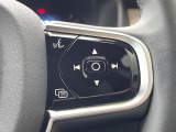 【ステアリングスイッチ】運転中、前方から目線をそらさずにオーディオ等の操作ができるよう、適切に配置されたスイッチ類。安心&快適なドライブを演出してくれる便利な機能です。