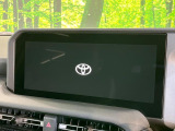 【純正12型ナビ】人気の純正ナビを装備しております。ナビの使いやすさはもちろん、オーディオ機能も充実!キャンプや旅行はもちろん、通勤や買い物など普段のドライブも楽しくなるはず♪