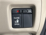 【パワースライドドア】スマートキーや運転席のスイッチでスライドドアの開閉が可能♪電動だから力を入れてドアを開ける必要が無く、小さいお子様でも、重い荷物を持っている時もラクに開け閉めできます♪